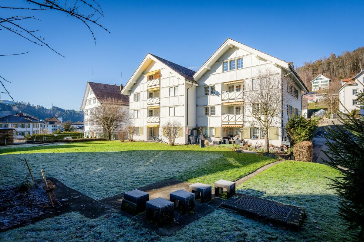Bild Grosszügige, helle 3.5 Zimmer Wohnung mit Balkon