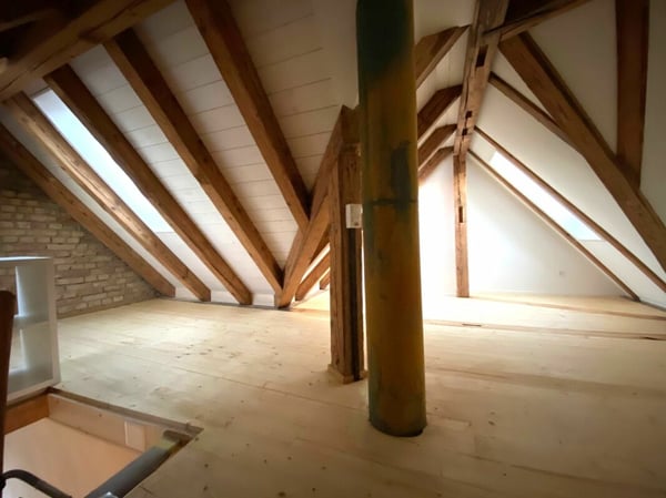 Zentral gelegene 2.5 Zi-Maisonette-Studio 3