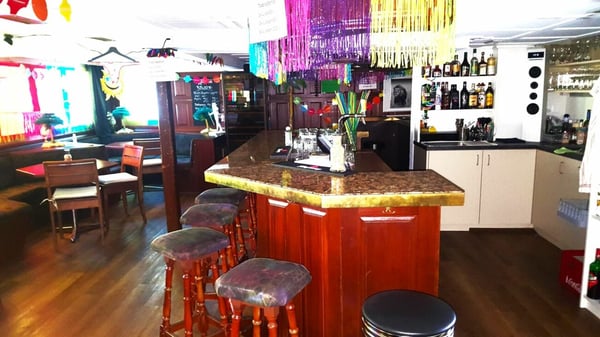 Haus inkl. Pub/Bar zu vermieten 3