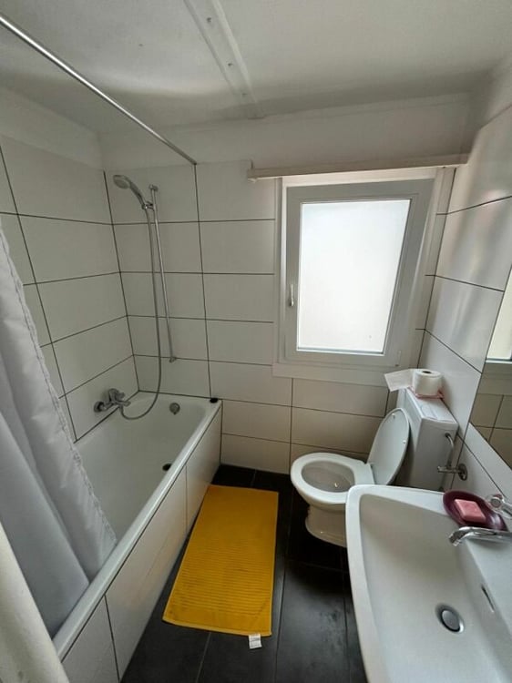 Möbliertes Zimmer mit Etagenbad 3