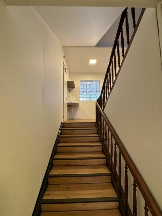 Möbliertes Zimmer mit Etagenbad 6