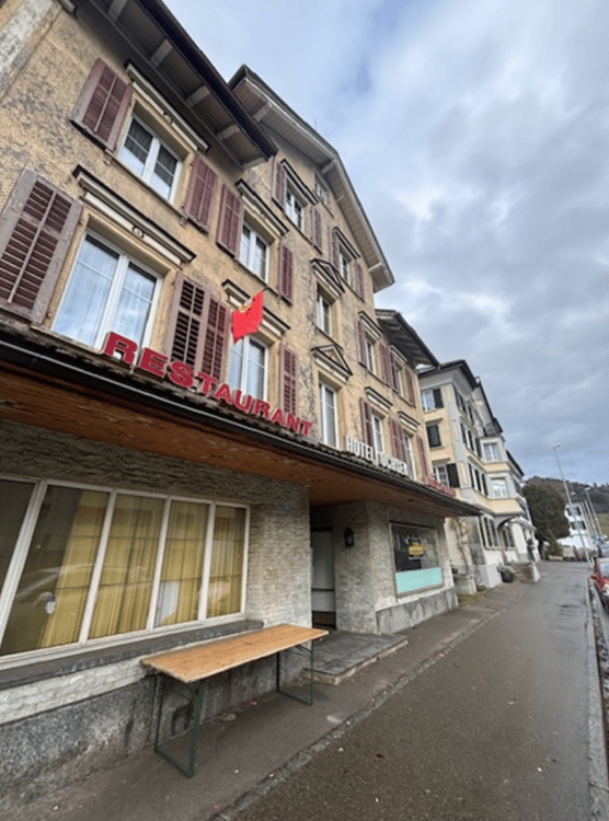 Möbliertes Zimmer mit Etagenbad 7