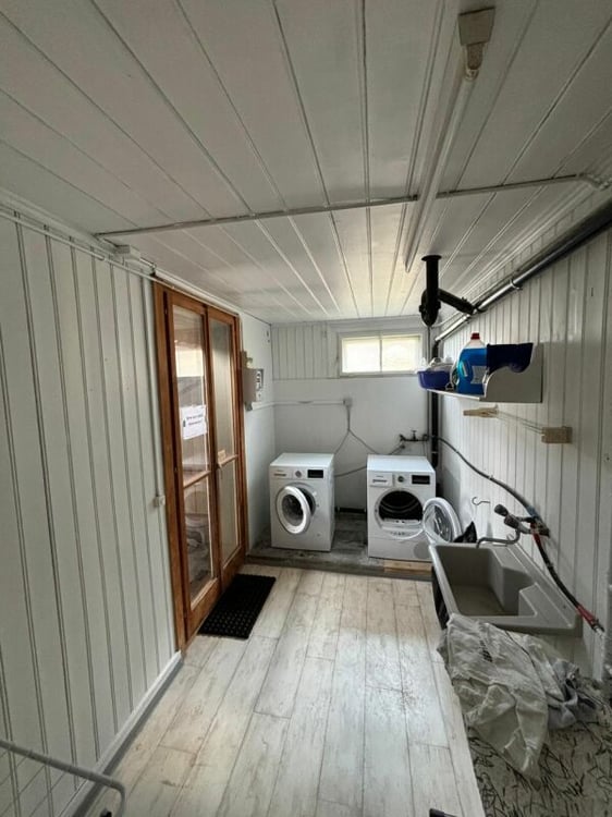 Möbliertes Zimmer mit Etagenbad 4