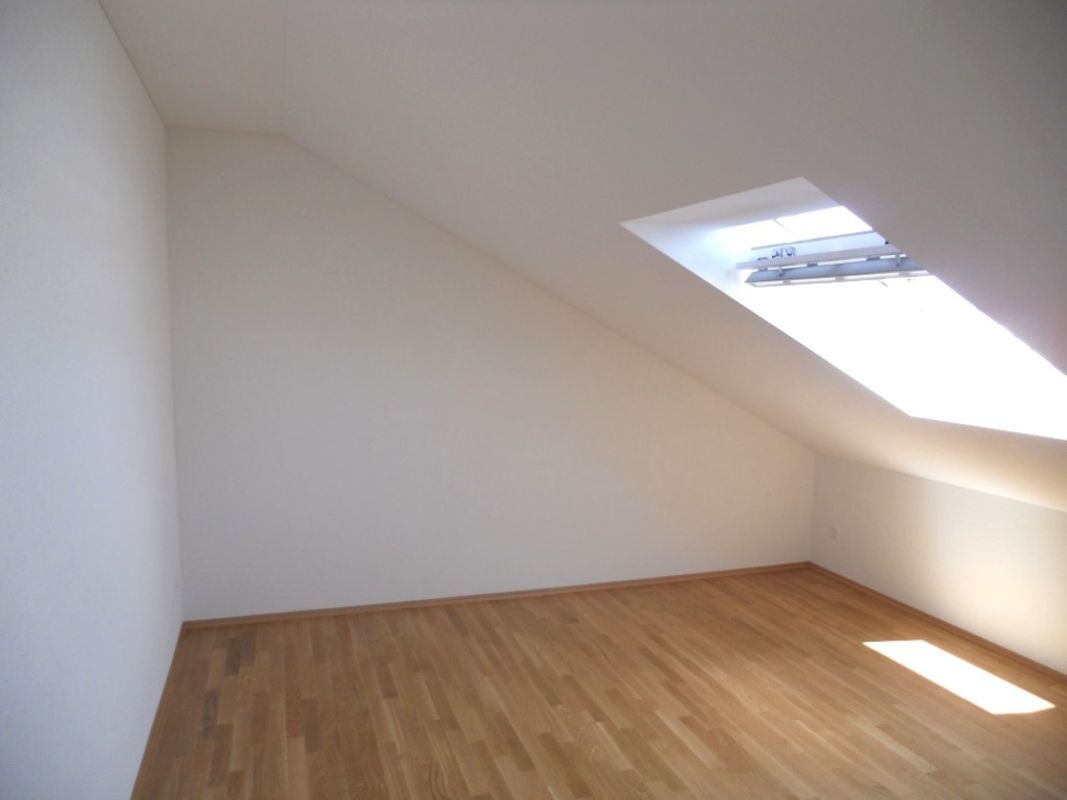 Attractive 2.5-room attic apartment with large balcony