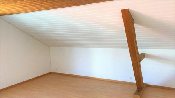 Grosszügige 2.5 Zi-Dachwohnung zu vermieten 6
