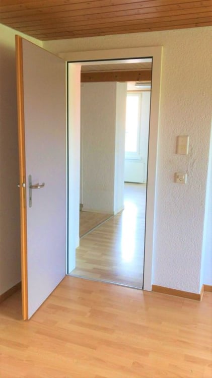 Grosszügige 2.5 Zi-Dachwohnung zu vermieten 4