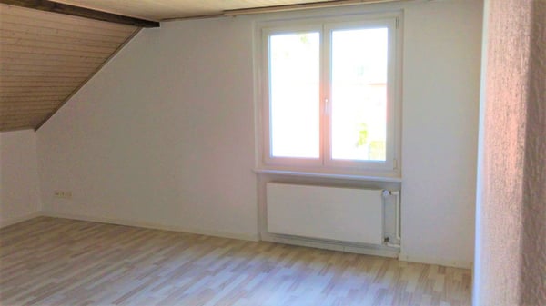 Grosszügige 2.5 Zi-Dachwohnung zu vermieten 3