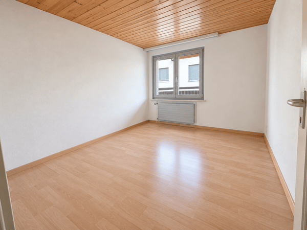 Helle und schöne 3.5 Zi-Whg. mit Balkon zu vermieten 5