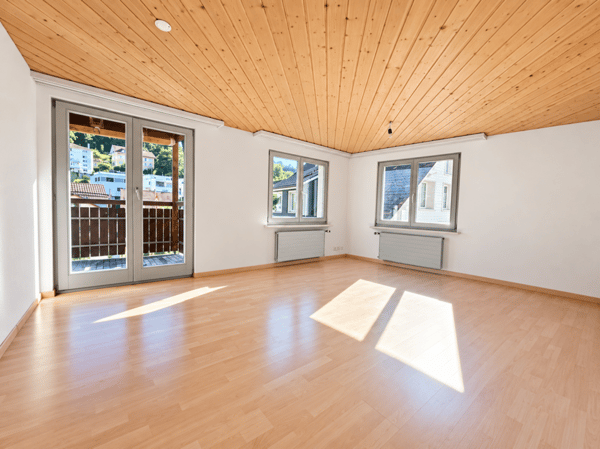 Helle und schöne 3.5 Zi-Whg. mit Balkon zu vermieten 1