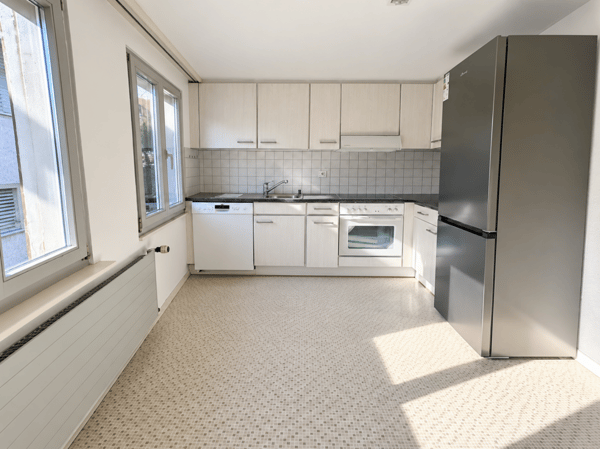 Helle und schöne 3.5 Zi-Whg. mit Balkon zu vermieten 3