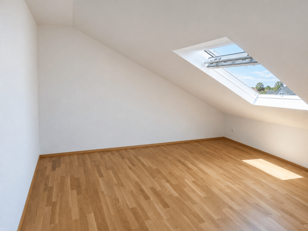 Helle 2.5-Zi-Dachwohnung mit grossem Balkon 5