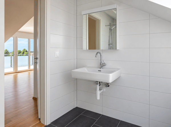 Helle 2.5-Zi-Dachwohnung mit grossem Balkon 8