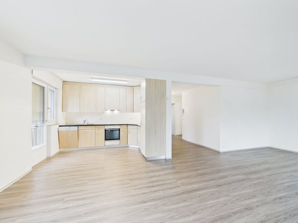 Geräumige 3.5-Zimmerwohnung in Hünibach 2
