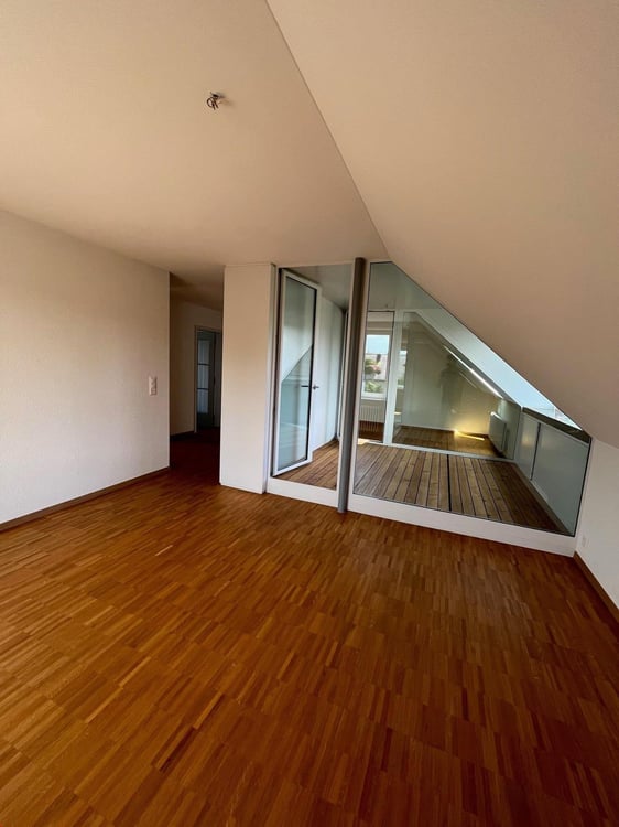 sonnige 2.5-Zimmerwohnung mit Loggia nähe Elfenau 8