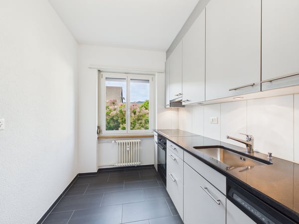 Charmante 2-Zimmer-Wohnung mit Balkon an ruhiger Lage in Bern 3