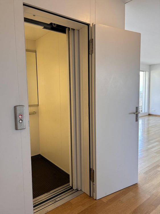 3.5-Zimmer-Attikawohnung mit wunderschönem Bergpanorama 14