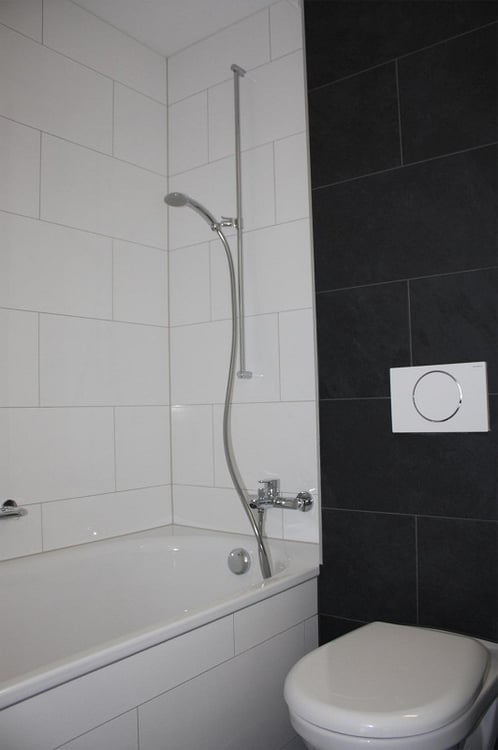 moderne 2.5-Zimmer-Attikawohnung in Herrenschwanden 10