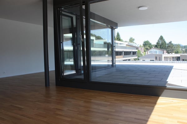 moderne 2.5-Zimmer-Attikawohnung in Herrenschwanden 4