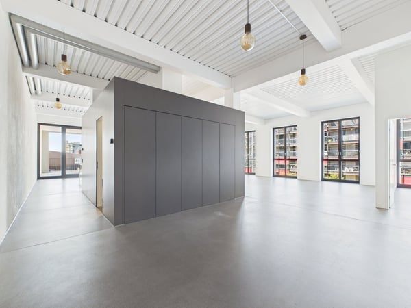 moderne 1-Zimmer-Loftwohnung in der Nähe des Westside 8