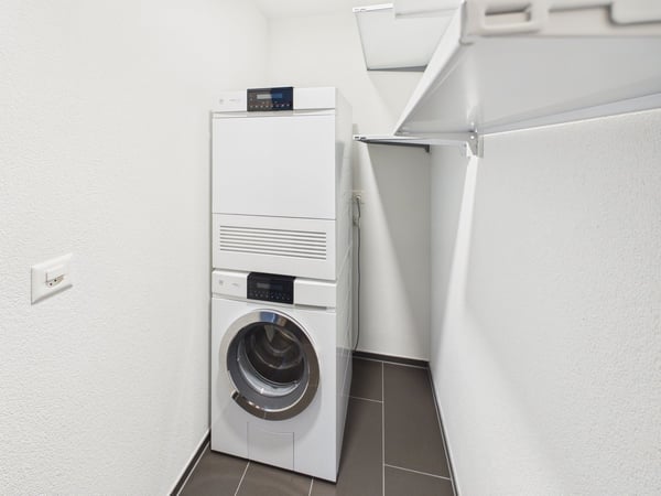 moderne 1-Zimmer-Loftwohnung in der Nähe des Westside 12