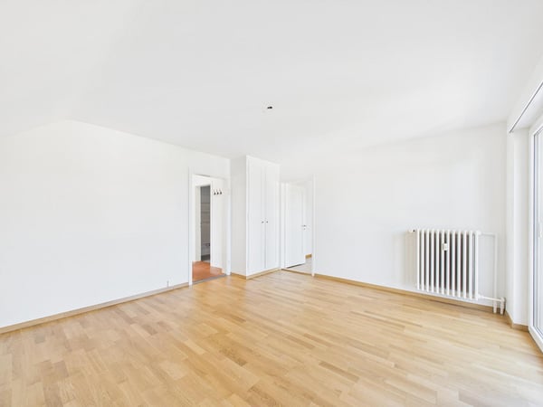 helle 2-Zimmerdachwohnung an zentraler Lage in Bern Bümpliz 4