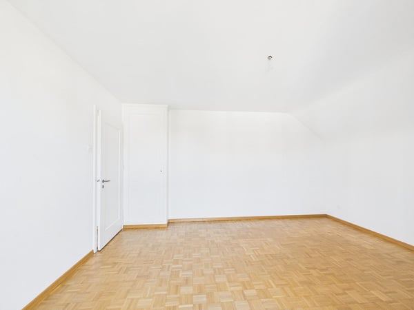helle 2-Zimmerdachwohnung an zentraler Lage in Bern Bümpliz 9