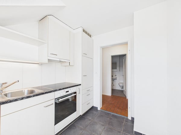 helle 2-Zimmerdachwohnung an zentraler Lage in Bern Bümpliz 2