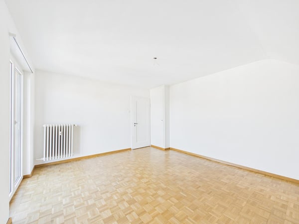 helle 2-Zimmerdachwohnung an zentraler Lage in Bern Bümpliz 8