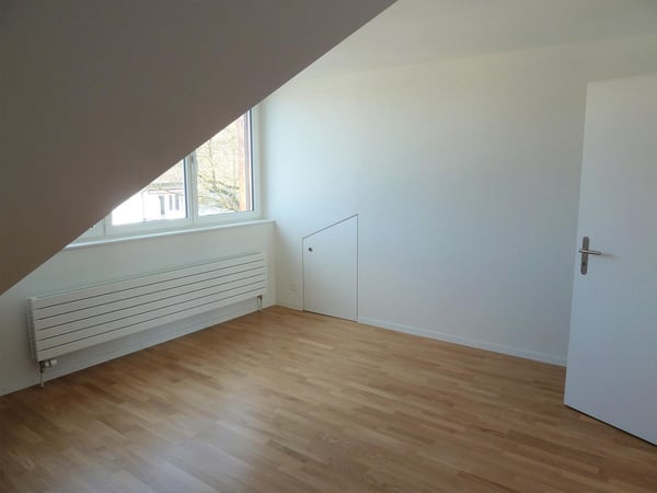 charmante 2.5-Zimmerdachwohnung nähe Rosengartens 10