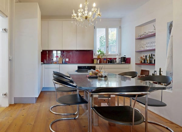 Ä ehrwürdigi Autstadt-Liegeschaft mit huufe Potenzial und ere ärdeschöne Gartealag 19