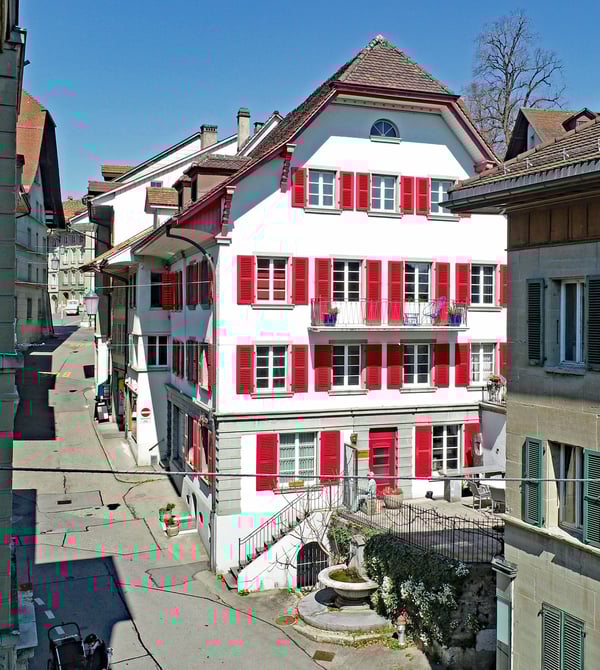 Ä ehrwürdigi Autstadt-Liegeschaft mit huufe Potenzial und ere ärdeschöne Gartealag 2