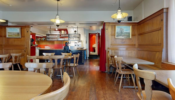 Ä ehrwürdigi Autstadt-Liegeschaft mit huufe Potenzial und ere ärdeschöne Gartealag 8