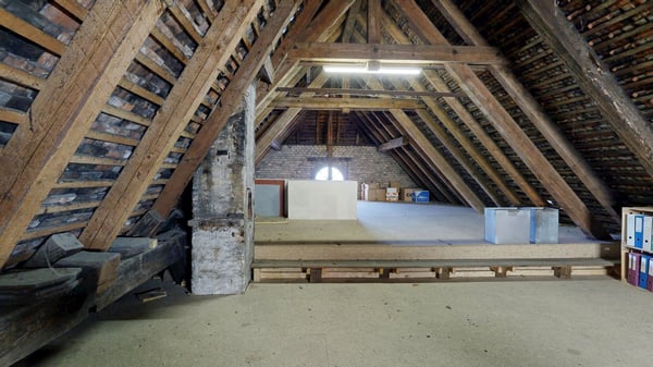 Ä ehrwürdigi Autstadt-Liegeschaft mit huufe Potenzial und ere ärdeschöne Gartealag 22