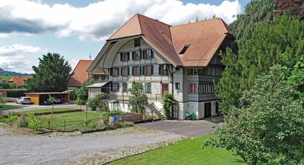 Ä einmalig schöne Wohnstock mit drei riesige Wohnige, wo aber ou ideali Büro chönnte sii 2