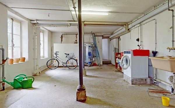 Ä einmalig schöne Wohnstock mit drei riesige Wohnige, wo aber ou ideali Büro chönnte sii 29