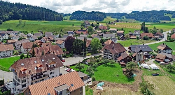 Ä einmalig schöne Wohnstock mit drei riesige Wohnige, wo aber ou ideali Büro chönnte sii 8