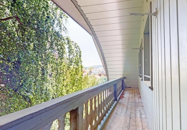 Ä einmalig schöne Wohnstock mit drei riesige Wohnige, wo aber ou ideali Büro chönnte sii 28