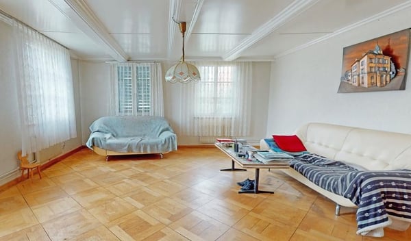 Ä einmalig schöne Wohnstock mit drei riesige Wohnige, wo aber ou ideali Büro chönnte sii 24