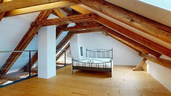 Gschichtsträchtigi Muure mit modernem Inneläbe ir Burgdorfer Autstadt 37