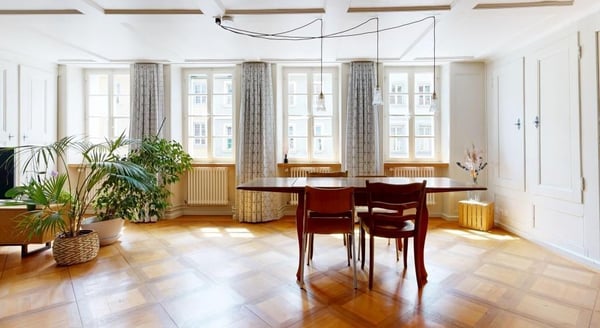 Gschichtsträchtigi Muure mit modernem Inneläbe ir Burgdorfer Autstadt 14