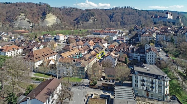 Gschichtsträchtigi Muure mit modernem Inneläbe ir Burgdorfer Autstadt 10