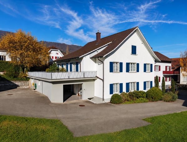 Äs riesigs Huus uf ganz viu Land mit unverboubarer Ussicht für ei oder zwe Familie 1