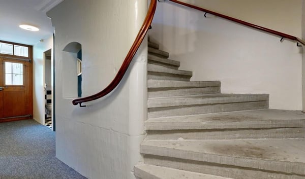 Gschichtsträchtigi Muure mit modernem Inneläbe ir Burgdorfer Autstadt 22