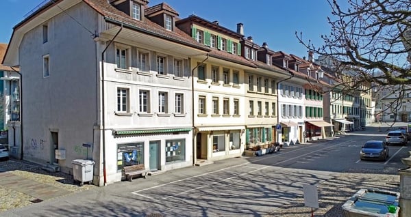 Gschichtsträchtigi Muure mit modernem Inneläbe ir Burgdorfer Autstadt 7