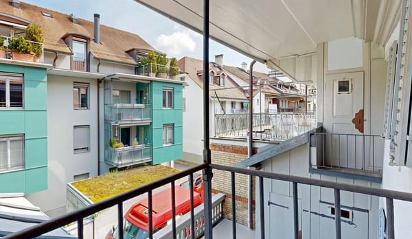 Gschichtsträchtigi Muure mit modernem Inneläbe ir Burgdorfer Autstadt 28