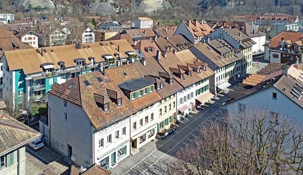 Gschichtsträchtigi Muure mit modernem Inneläbe ir Burgdorfer Autstadt 11