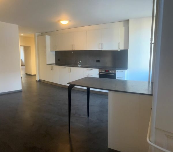 Bel appartement rénové de 1.5 pièces au 1er étage sur la Place du Marché 1