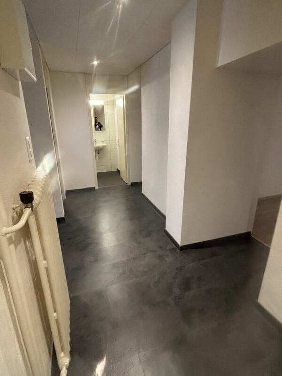 Bel appartement rénové de 1.5 pièces au 1er étage sur la Place du Marché 8