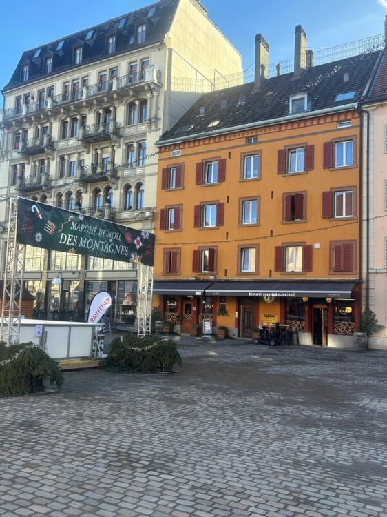 Bel appartement rénové de 1.5 pièces au 1er étage sur la Place du Marché 9