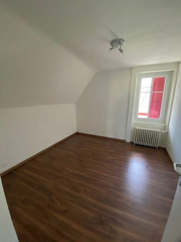 Bel attique lumineux de 4 pièces au 2e étage - Pommeret à Cernier